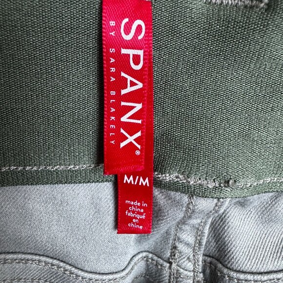 SPANX Stone Wash Camo Pull On Tummy Shaping Stretch Twill Shorts Size Medium - Picture 4 of 6